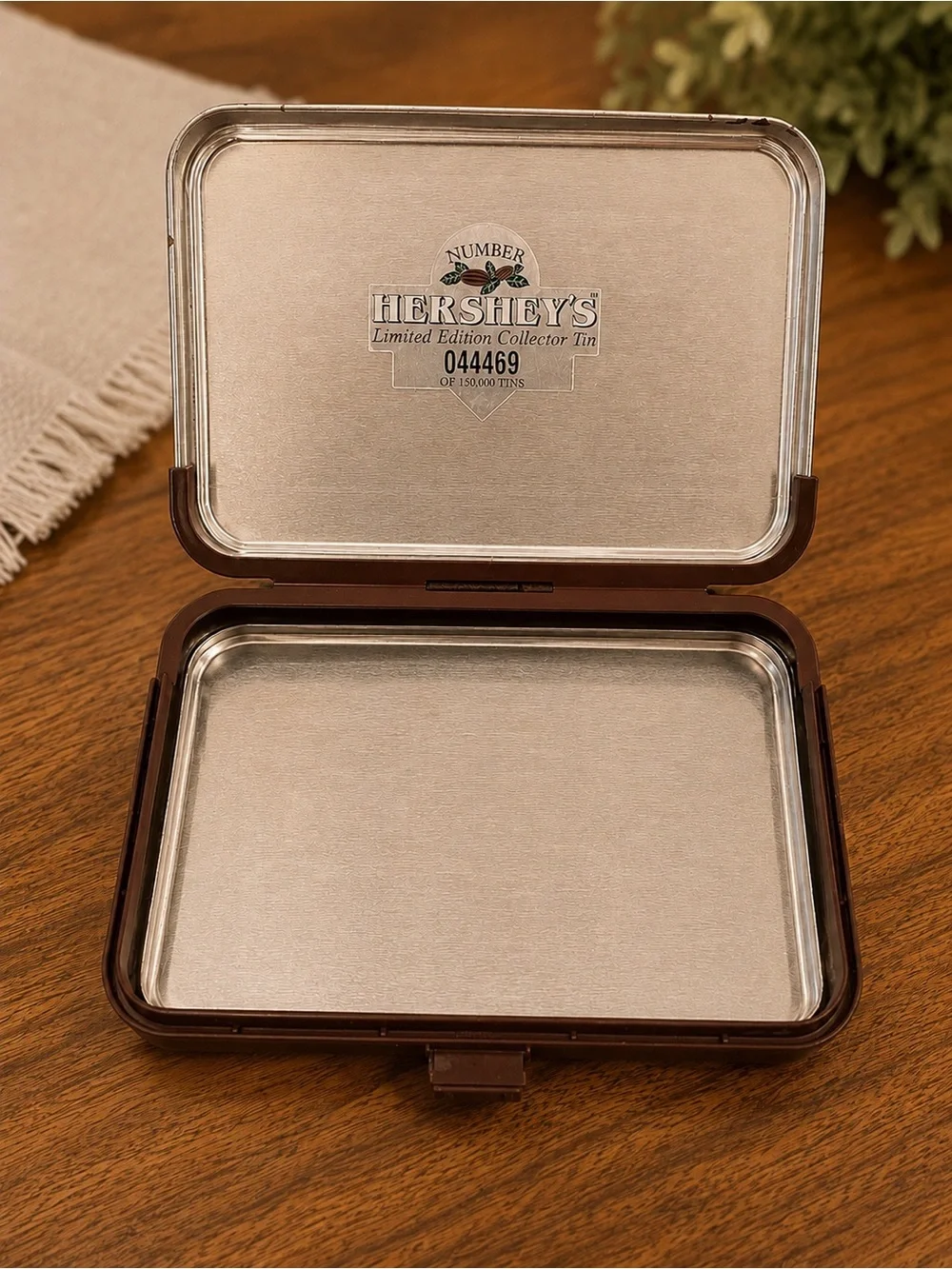 NWT Limted Edition Hershey’s collectible tin with unopened playing cards